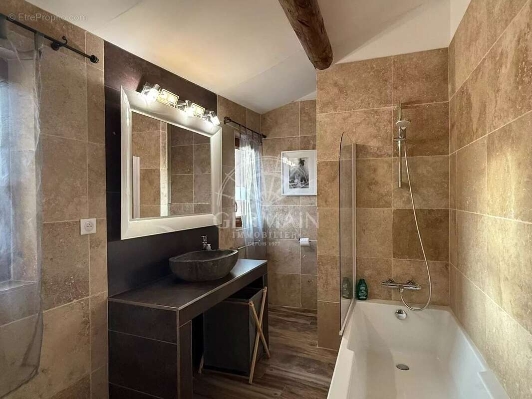 Appartement à L'ISLE-SUR-LA-SORGUE