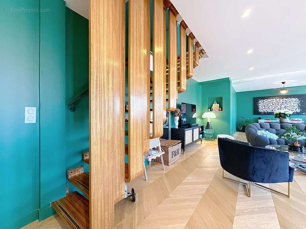 Appartement à PARIS-16E