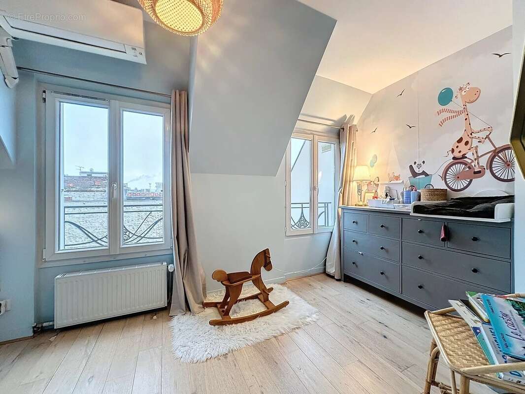 Appartement à PARIS-16E