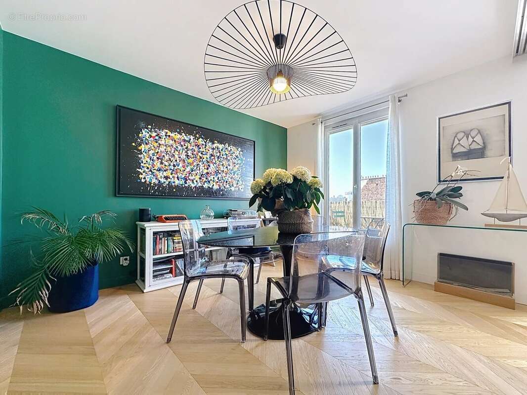 Appartement à PARIS-16E