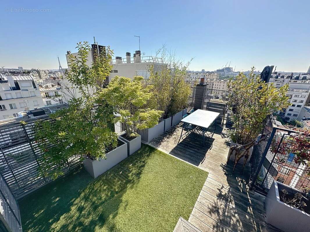 Appartement à PARIS-16E