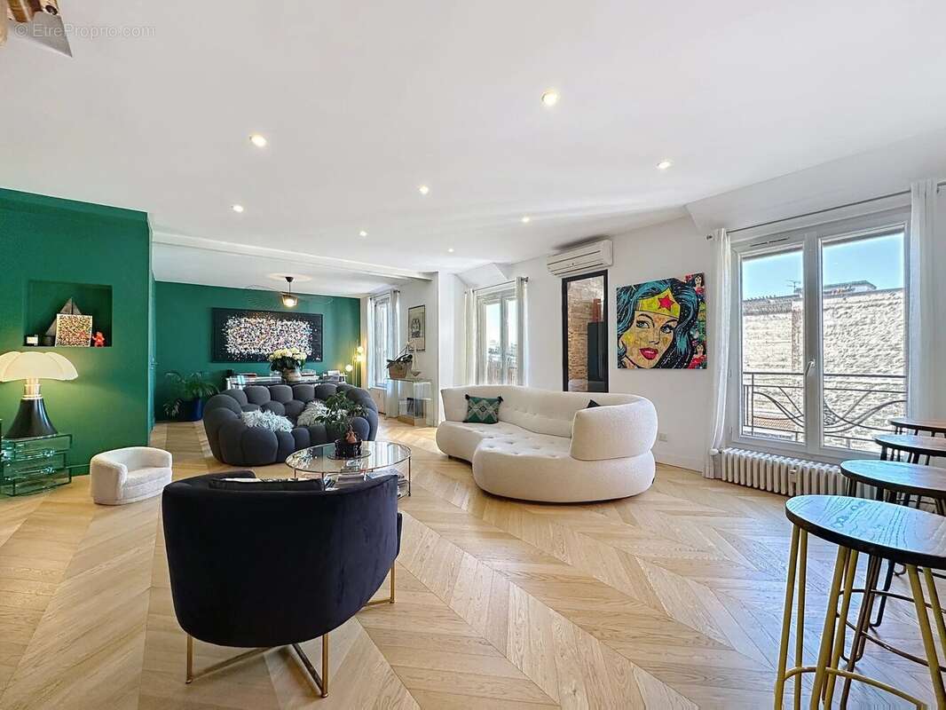 Appartement à PARIS-16E