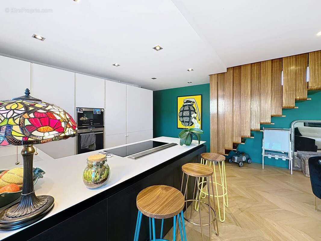 Appartement à PARIS-16E