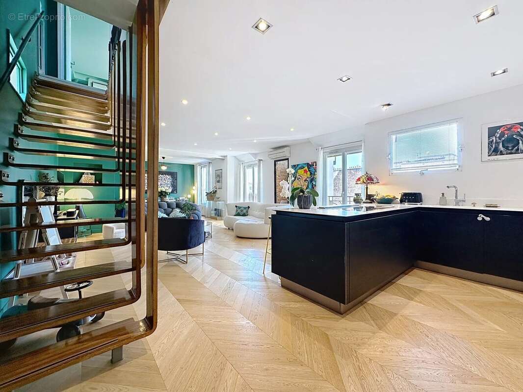 Appartement à PARIS-16E