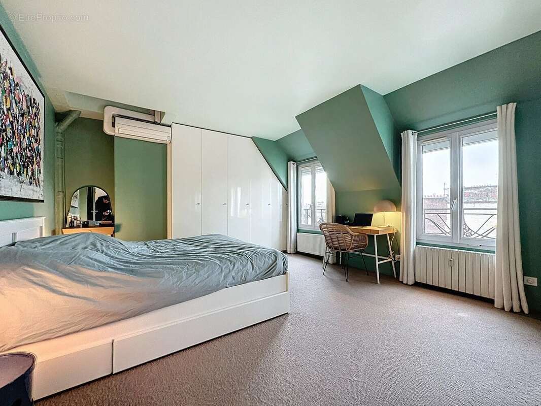 Appartement à PARIS-16E