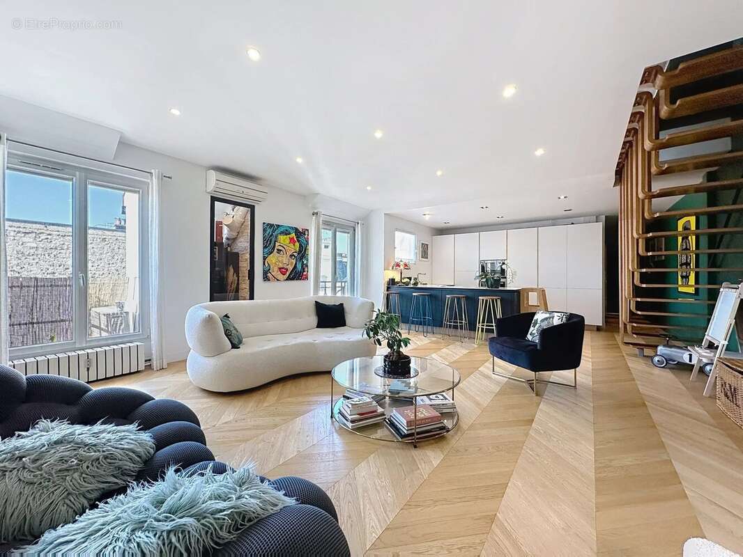 Appartement à PARIS-16E