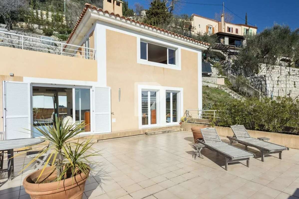 Appartement à EZE