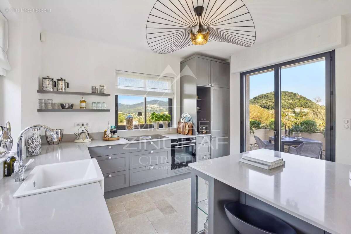 Maison à MANDELIEU-LA-NAPOULE