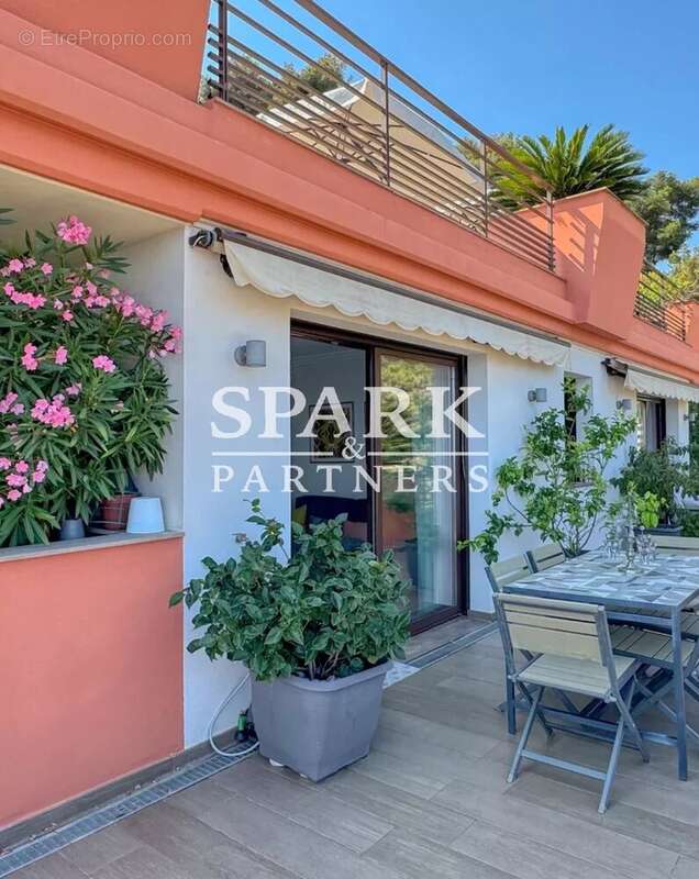 Appartement à ROQUEBRUNE-CAP-MARTIN
