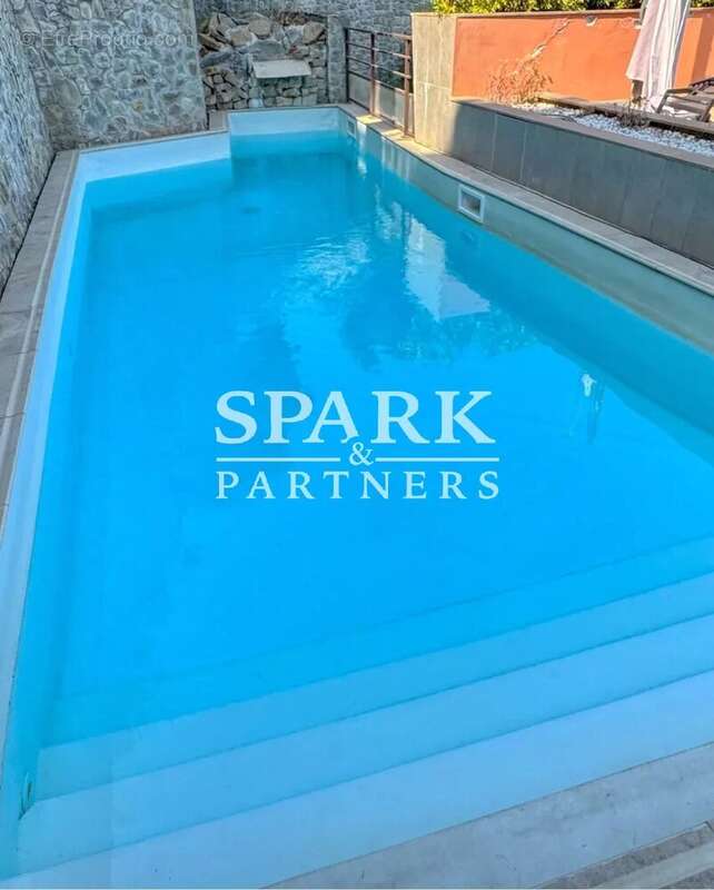 Appartement à ROQUEBRUNE-CAP-MARTIN