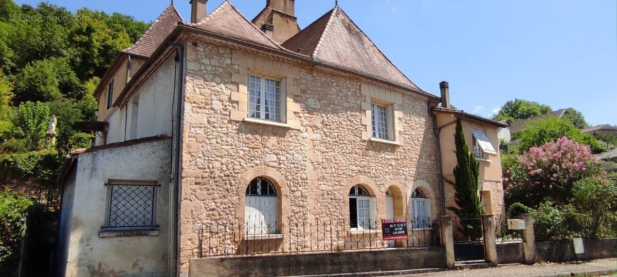 Maison à COUZE-ET-SAINT-FRONT