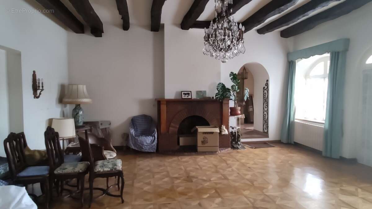 Maison à COUZE-ET-SAINT-FRONT