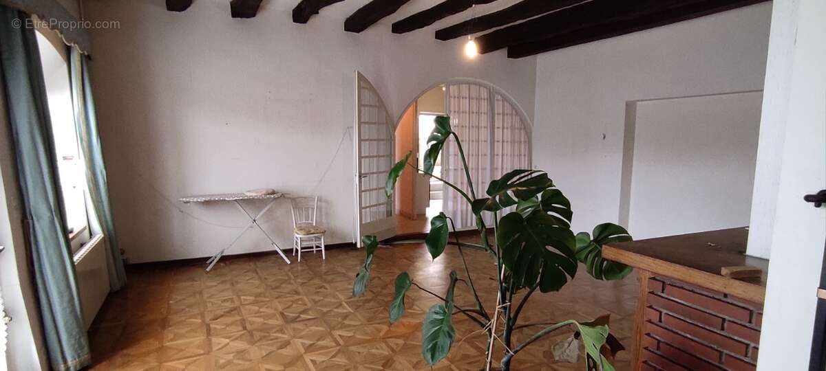 Maison à COUZE-ET-SAINT-FRONT