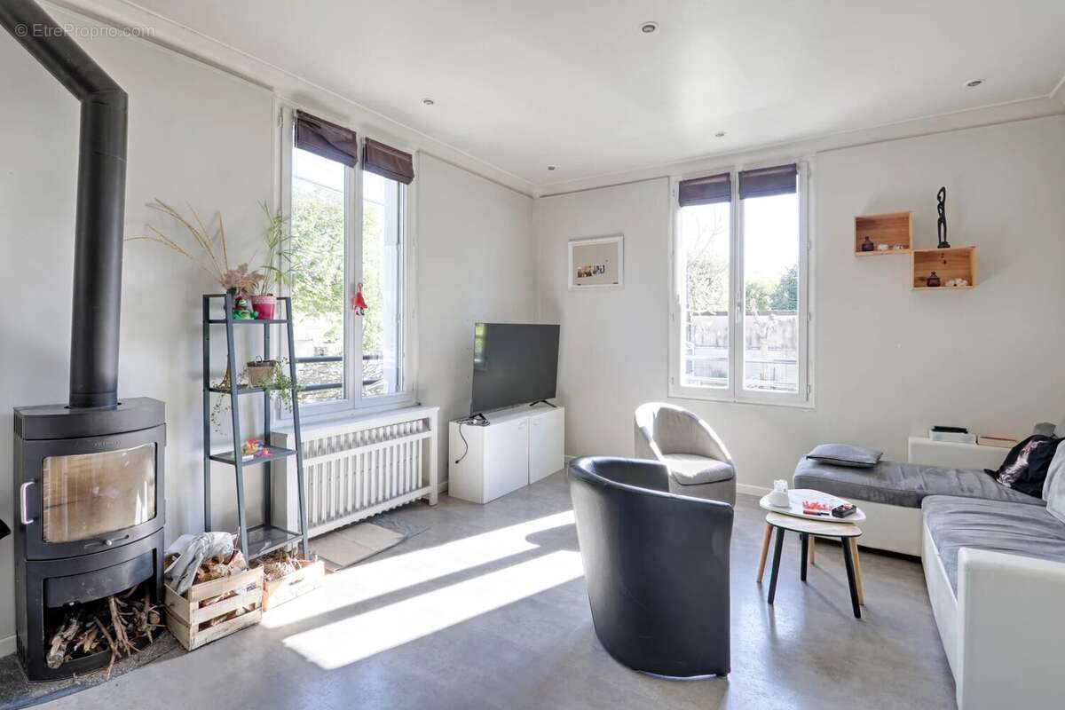 Maison à SAINT-MAUR-DES-FOSSES