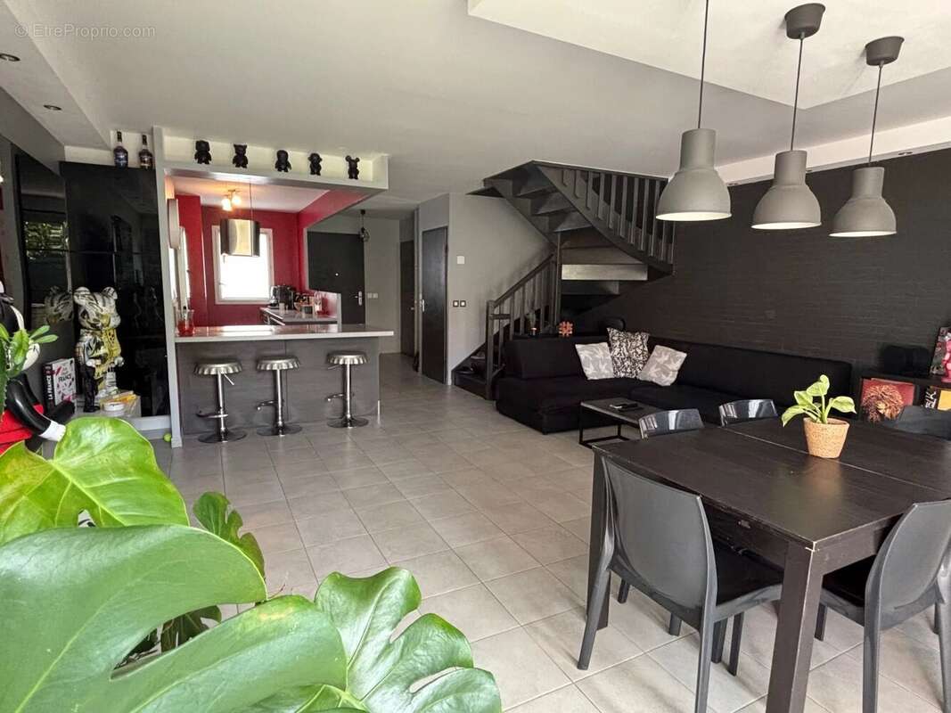 Maison à SARTROUVILLE