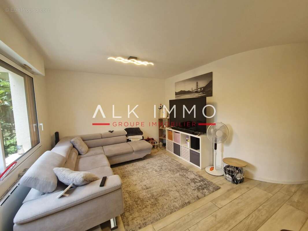 Appartement à COLLONGES-SOUS-SALEVE