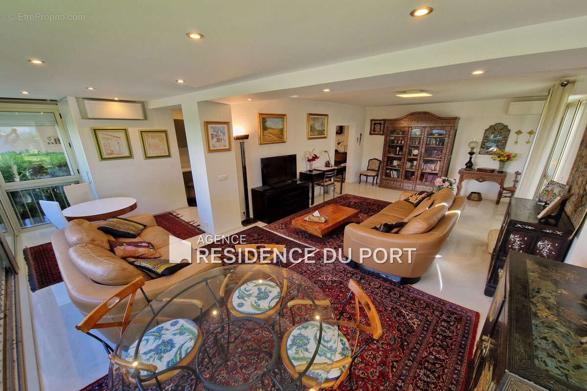 Appartement à MANDELIEU-LA-NAPOULE