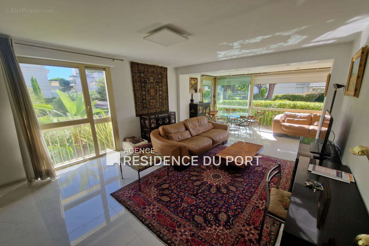 Appartement à MANDELIEU-LA-NAPOULE