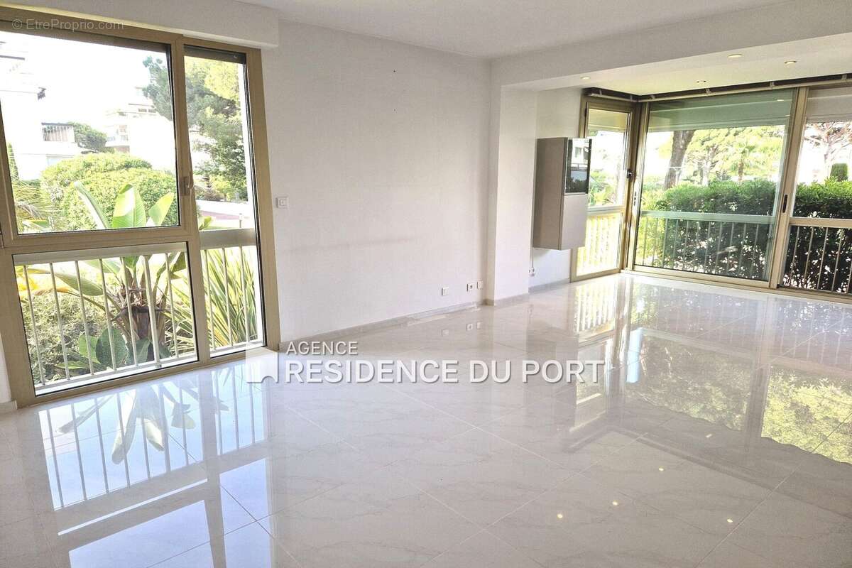 Appartement à MANDELIEU-LA-NAPOULE