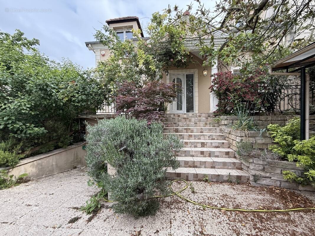 Maison à CHAMPIGNY-SUR-MARNE