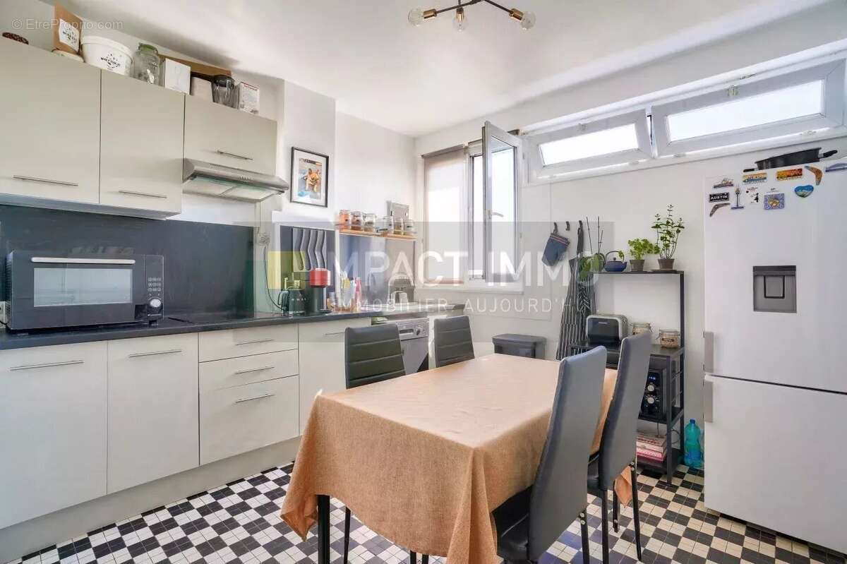 Appartement à LEVALLOIS-PERRET