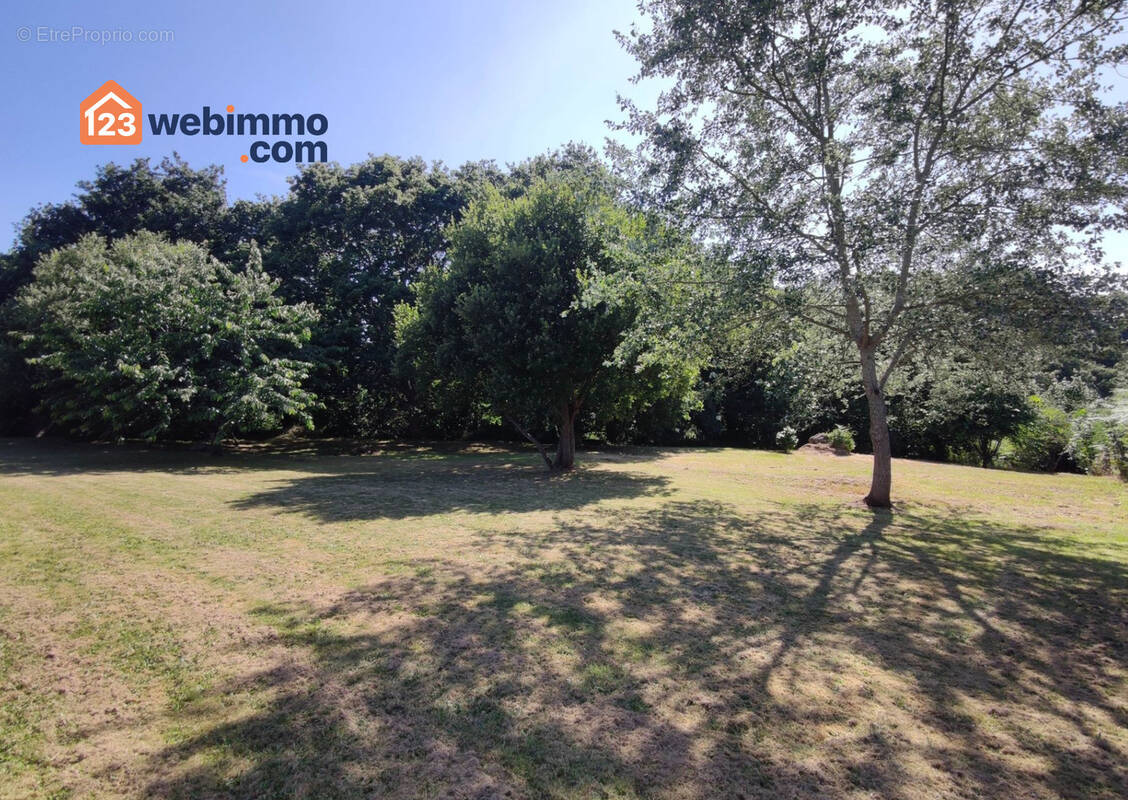 Terrain à TREDREZ-LOCQUEMEAU
