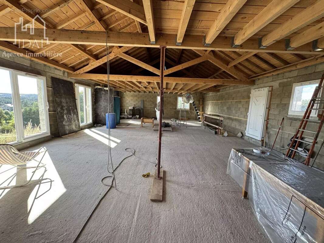 Maison à AUMONT-AUBRAC