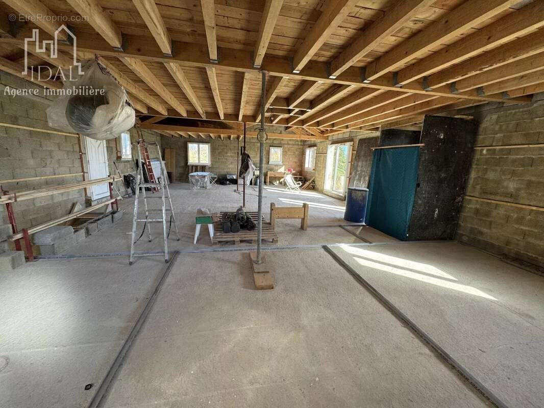 Maison à AUMONT-AUBRAC