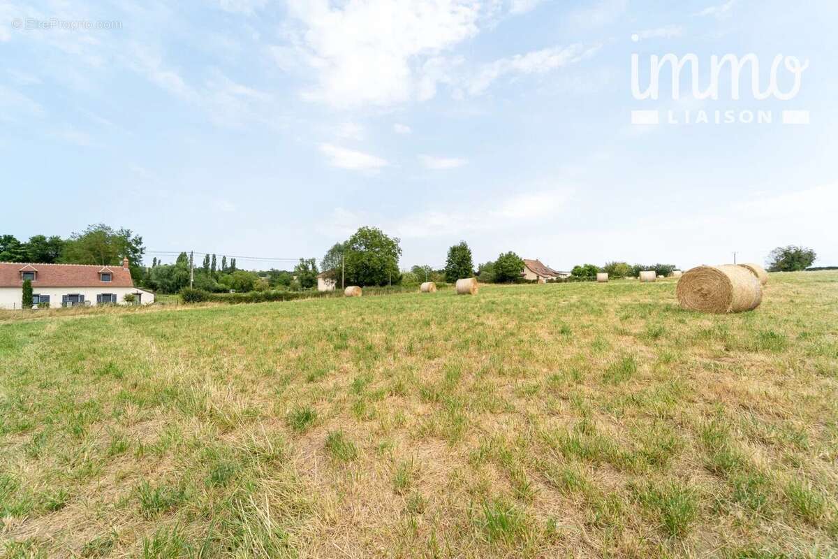 Terrain à MAGNY-COURS
