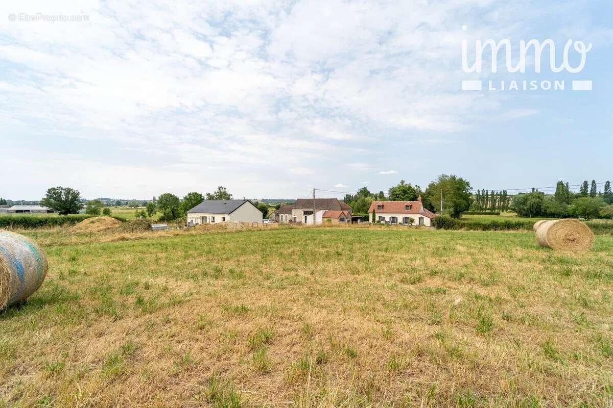 Terrain à MAGNY-COURS
