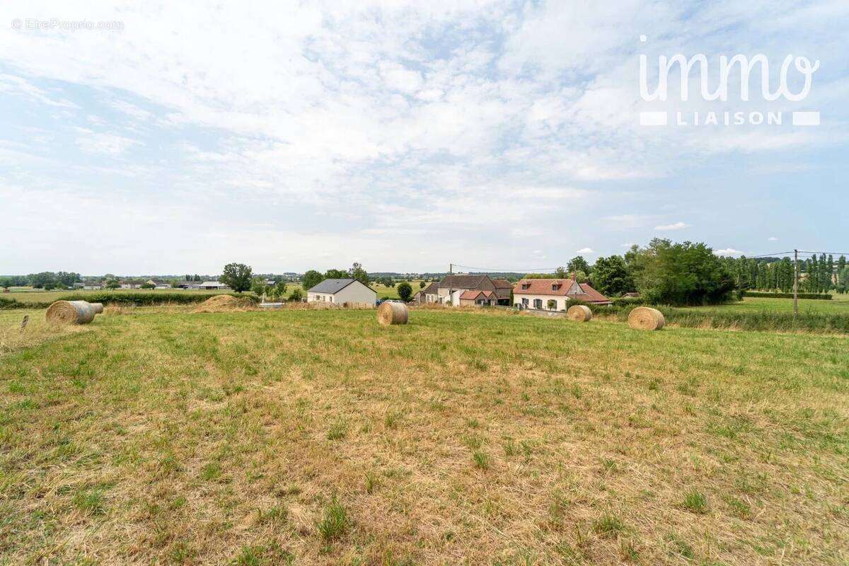 Terrain à MAGNY-COURS