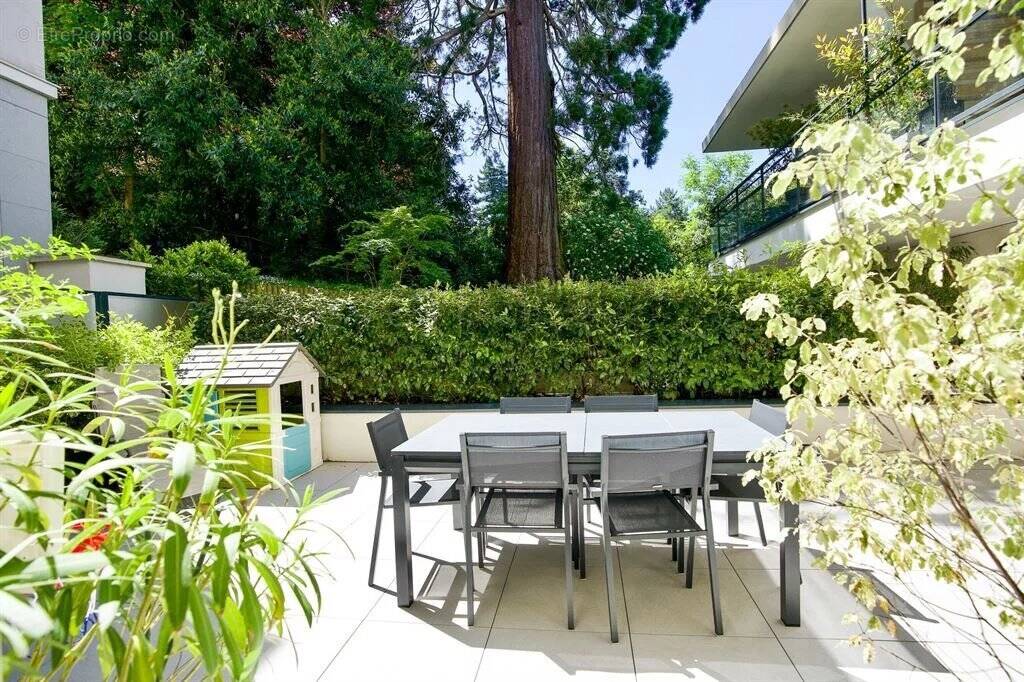 Appartement à VILLE-D&#039;AVRAY