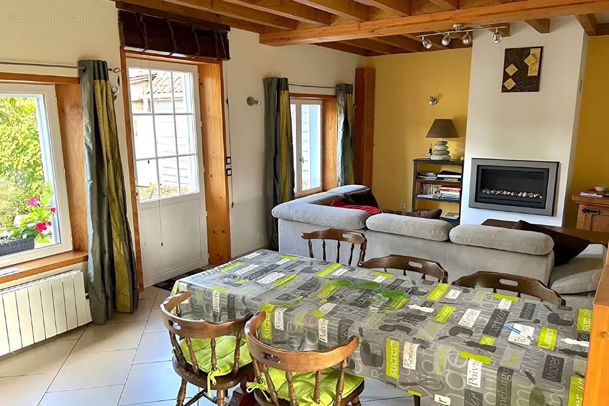 Maison à ESTREELLES