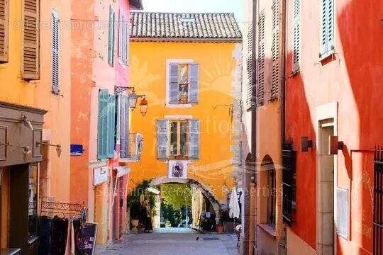 Commerce à VALBONNE