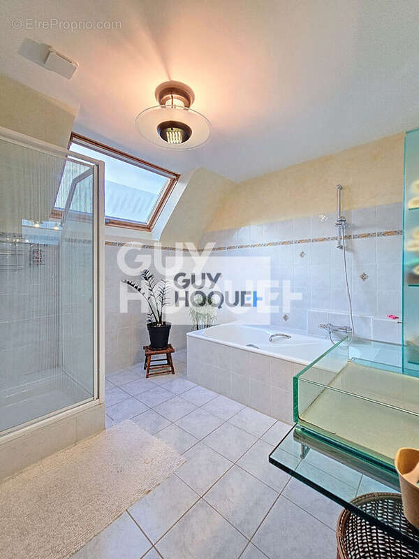 Maison à PLOUGONVELIN