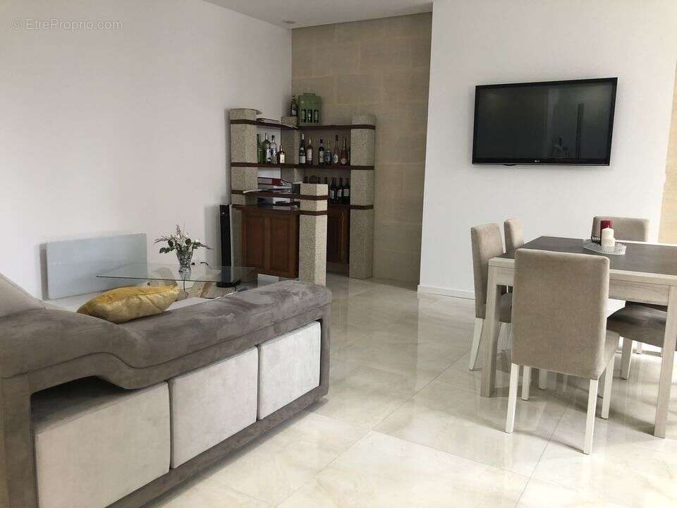 SALON OUVERT  - Maison à PAUILLAC