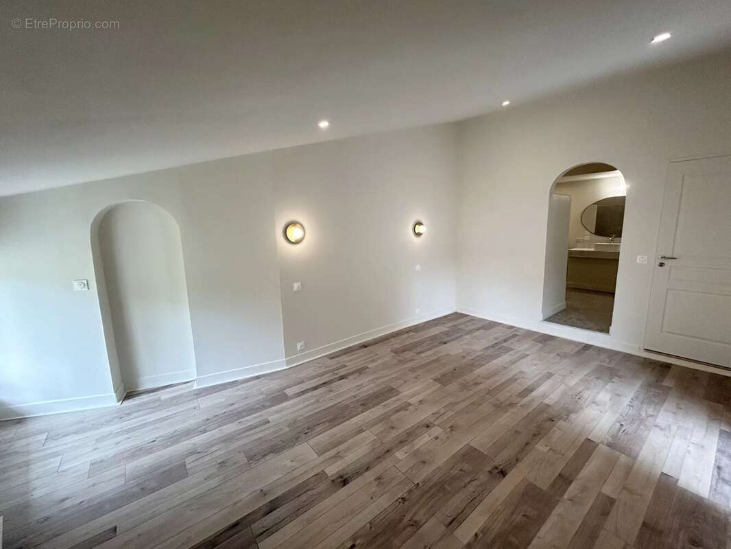 Maison à LA ROQUEBRUSSANNE