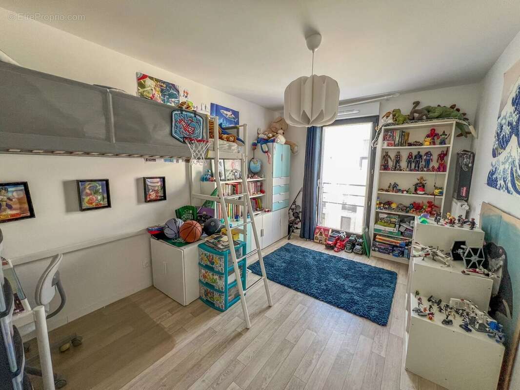 Appartement à LE MESNIL-SAINT-DENIS