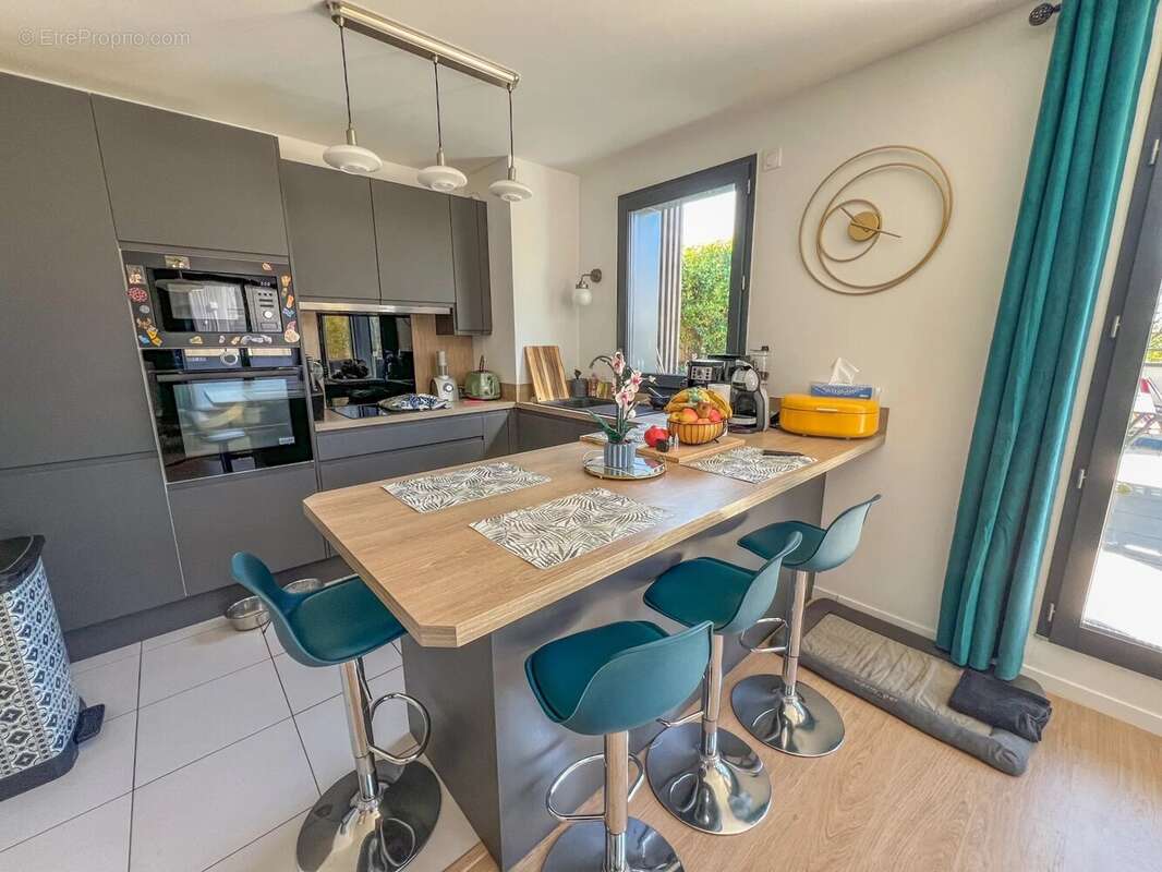 Appartement à LE MESNIL-SAINT-DENIS