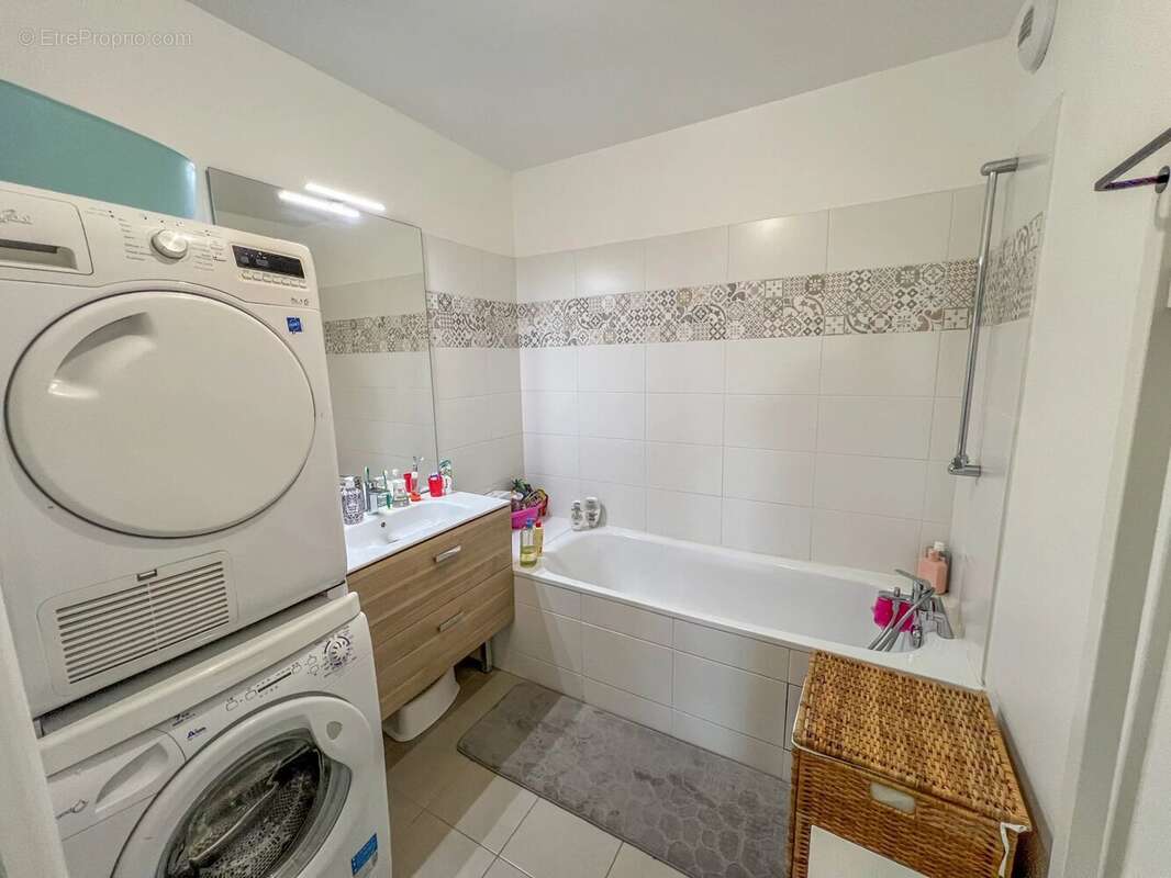 Appartement à LE MESNIL-SAINT-DENIS