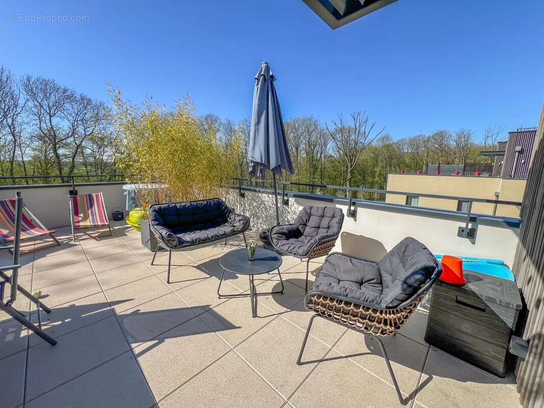 Appartement à LE MESNIL-SAINT-DENIS