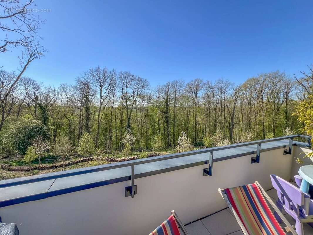 Appartement à LE MESNIL-SAINT-DENIS