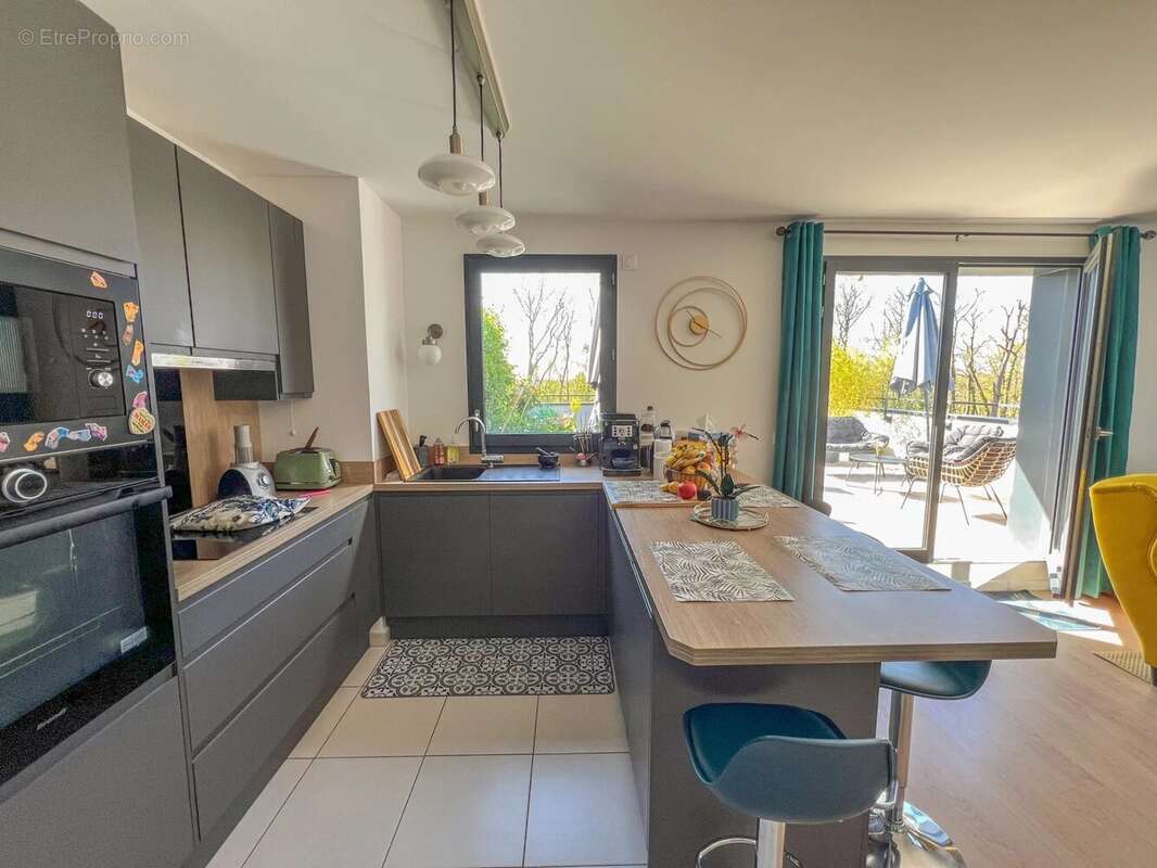 Appartement à LE MESNIL-SAINT-DENIS