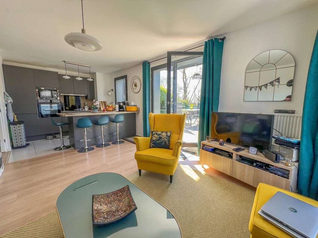 Appartement à LE MESNIL-SAINT-DENIS