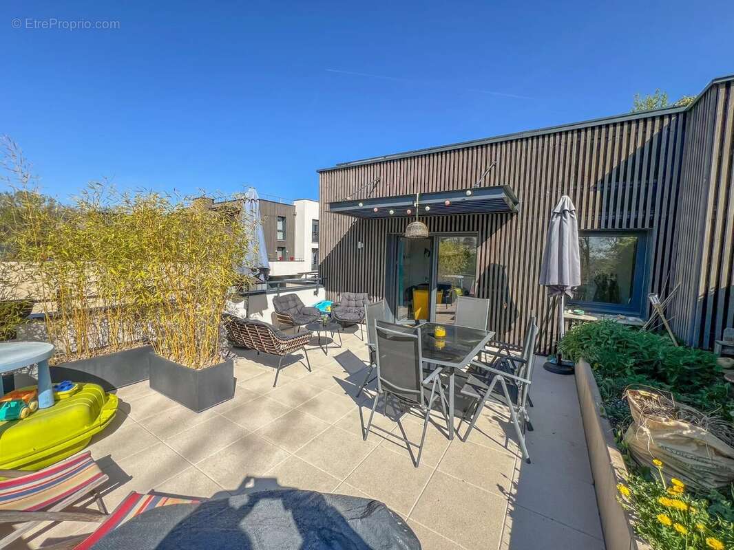 Appartement à LE MESNIL-SAINT-DENIS