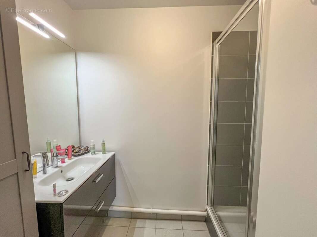 Appartement à LE MESNIL-SAINT-DENIS