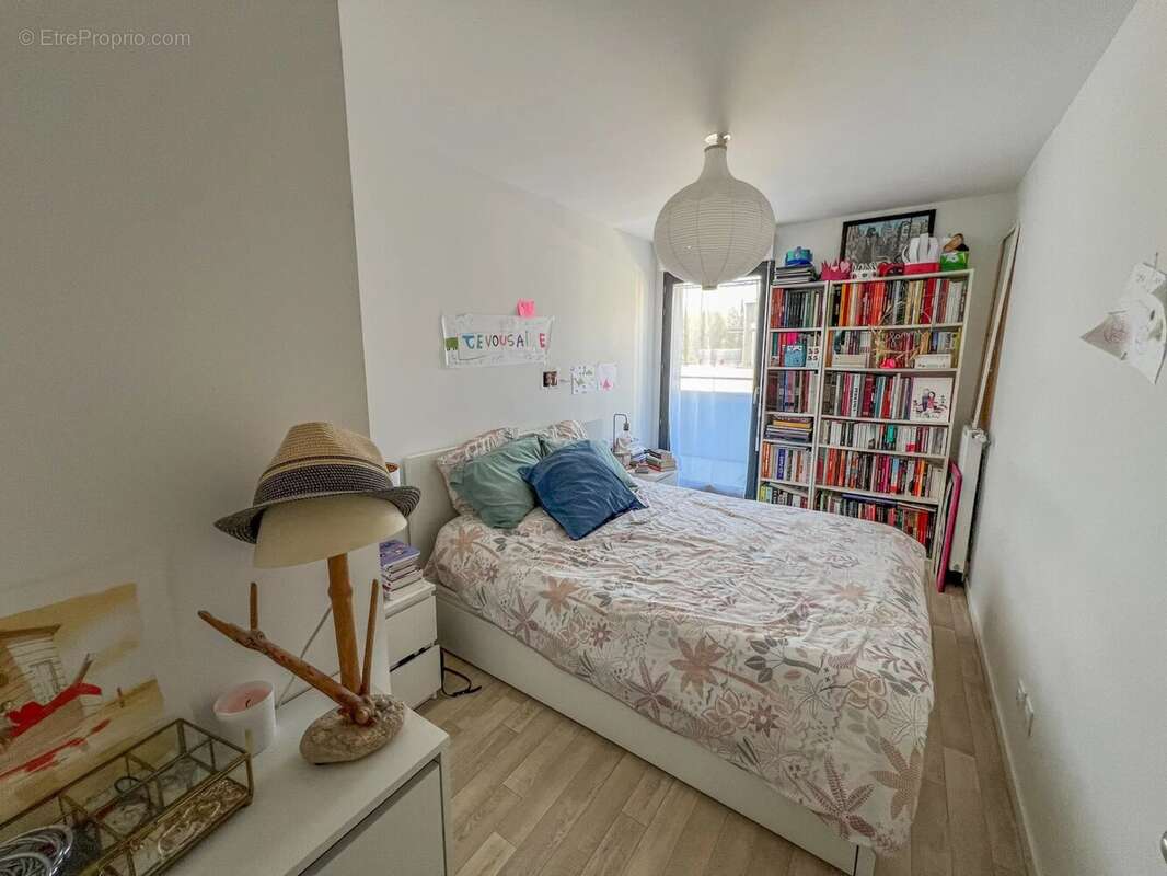Appartement à LE MESNIL-SAINT-DENIS