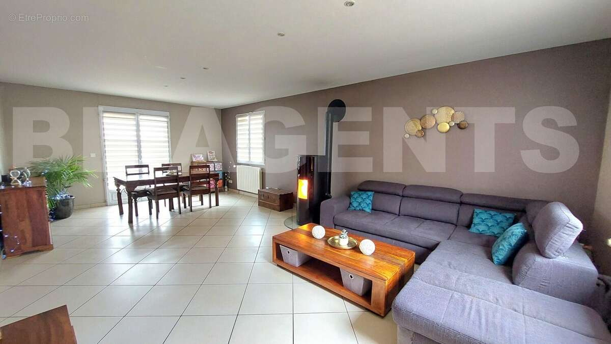 20250222_142756[1] - Maison à CHAUCONIN-NEUFMONTIERS