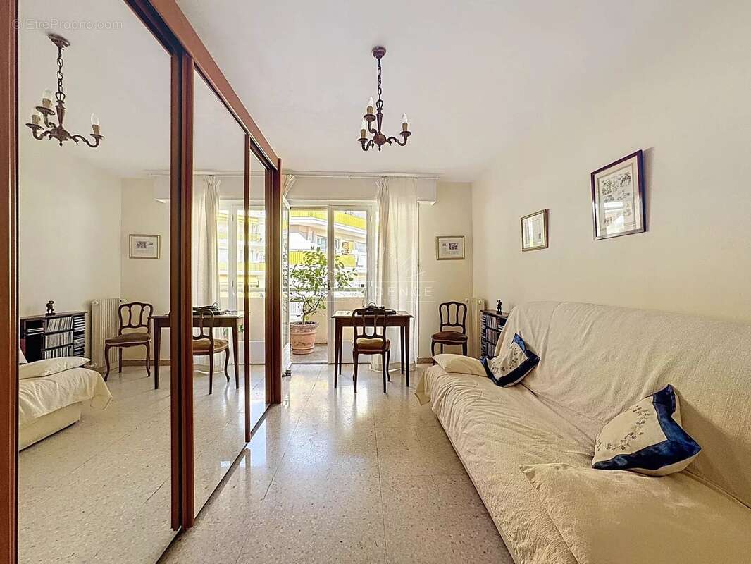 Appartement à LE CANNET