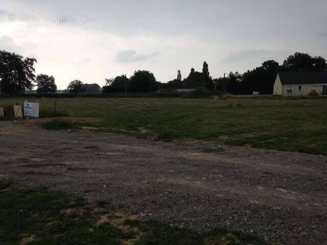 Terrain à CHARRIN